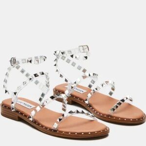 Steve Madden Travel Clear Rockstud Sandals 10